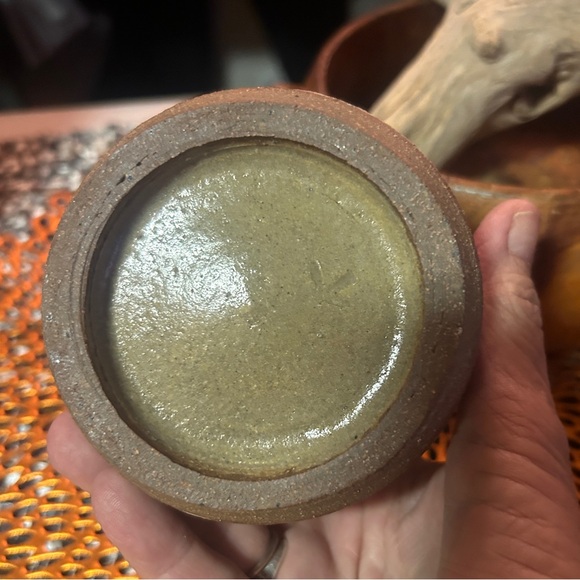 Studio pottery bud vase cream and tan 4.5” - Picture 5 of 14